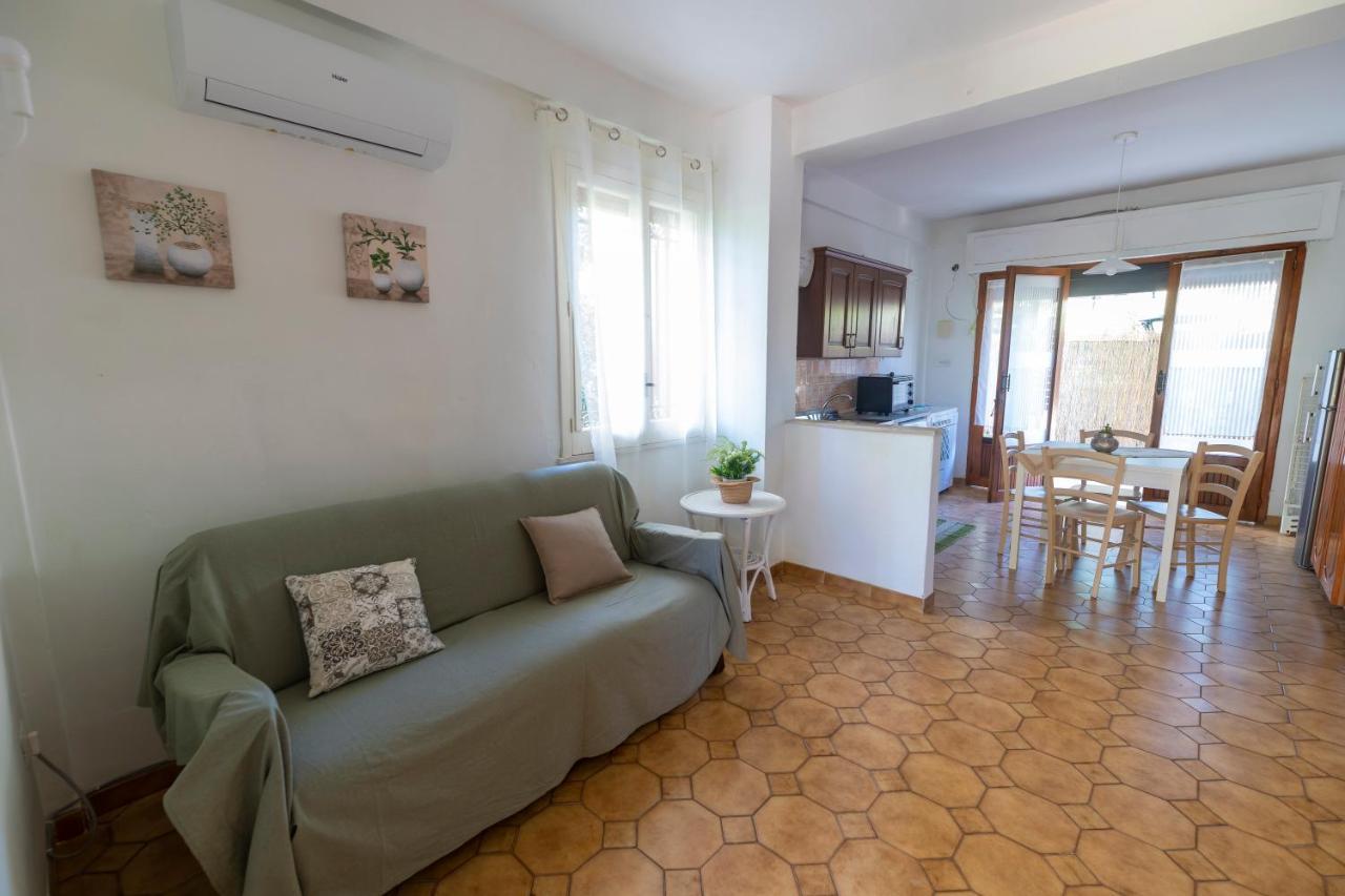 To Stay, Holiday home *